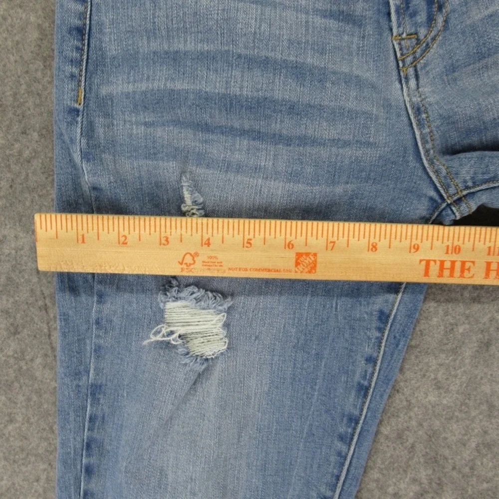 English Factory Womens Distressed‎ Ankle Jean Size 28 (Measures 28x26)